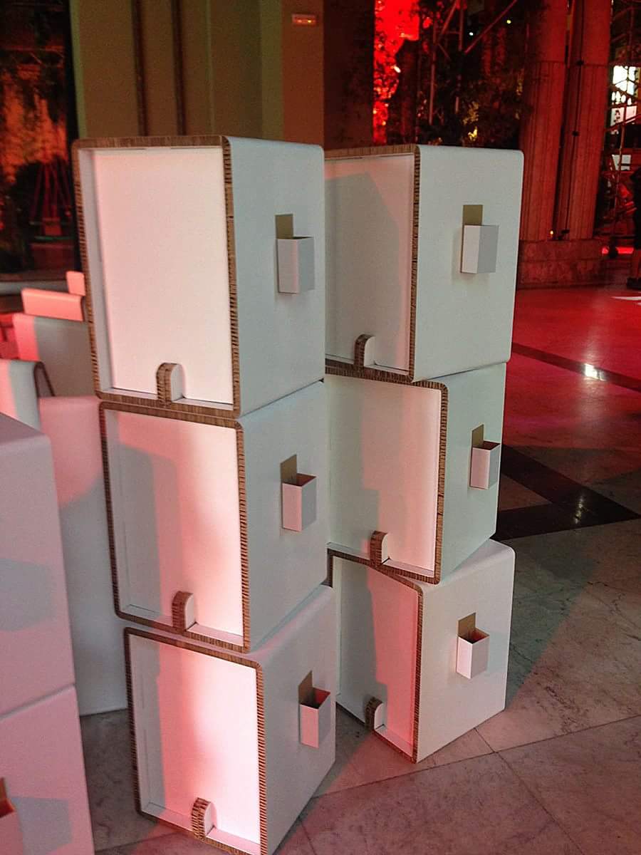 Evento de #redbull   en el #CírculodeBellasArtes  nuestro #sillóndecartón y #taburetedecartón  con rotuladores para personalizarlos.