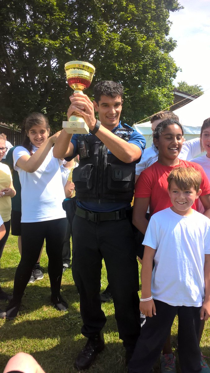 TVP_Wycombe's tweet photo. Foxes Piece School, Marlow enjoy a mini sports Olympic event for coming 2nd in Community Cop Cards 2017 #CommunityCopCards #Marlow #C8667 https://t.co/Q1l6IquCuP