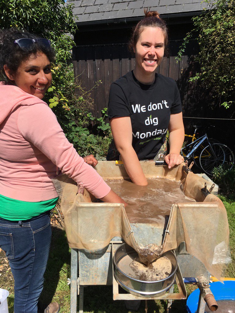 manda_forster's tweet photo. It's FLOTATION time at the dig #Flotastic #lindisfarne @lenofi @DasUngemach @TheDigVenturers https://t.co/0o8fJOyLur