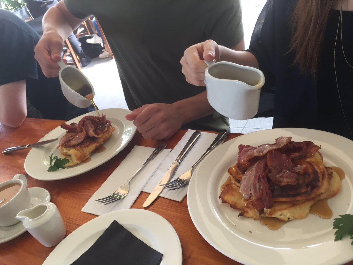 LPSBNews's tweet photo. Pancakes, maple syrup & bacon outside @bfi South Bank - 👍😎❤️🎬
#yesitswork https://t.co/RJQaCqTaMe