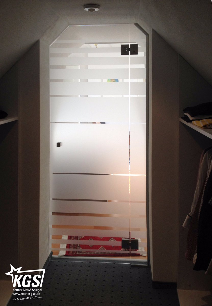KettnerGlas's tweet photo. #Glasabschluss für #Ankleide mit Innendekorations- #Design von ihrer #Glaserei:
Bei der #Renovierung des Dach... https://t.co/cjLj4FwUhg https://t.co/wxNDEYYTFh