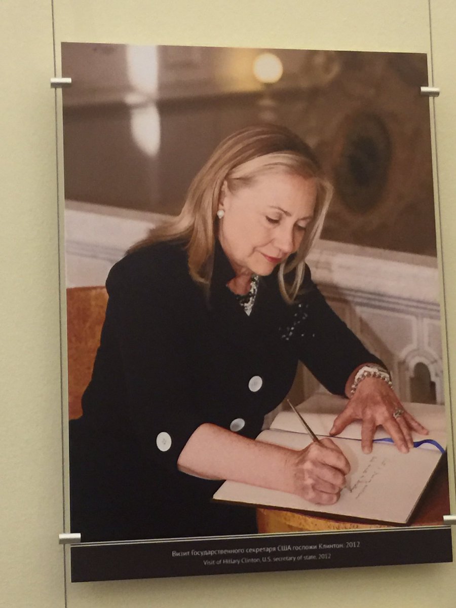 GovMikeHuckabee's tweet photo. Looked for signs of @realDonaldTrump-none. But this photo on display in Palace. It's HRC signing away 20%of US uranium. https://t.co/U8LsF9pNGU