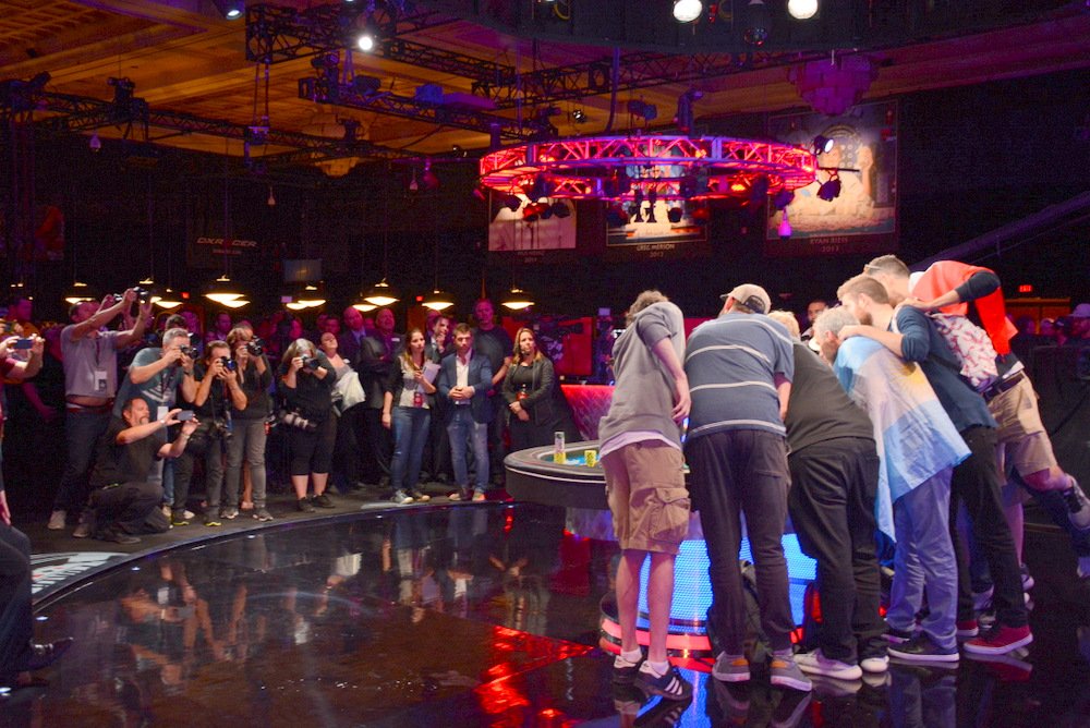 Winamax's tweet photo. Voilà voilà. @tonio292 @PollakB @WSOP #MainEvent https://t.co/3b1YDV5PVv