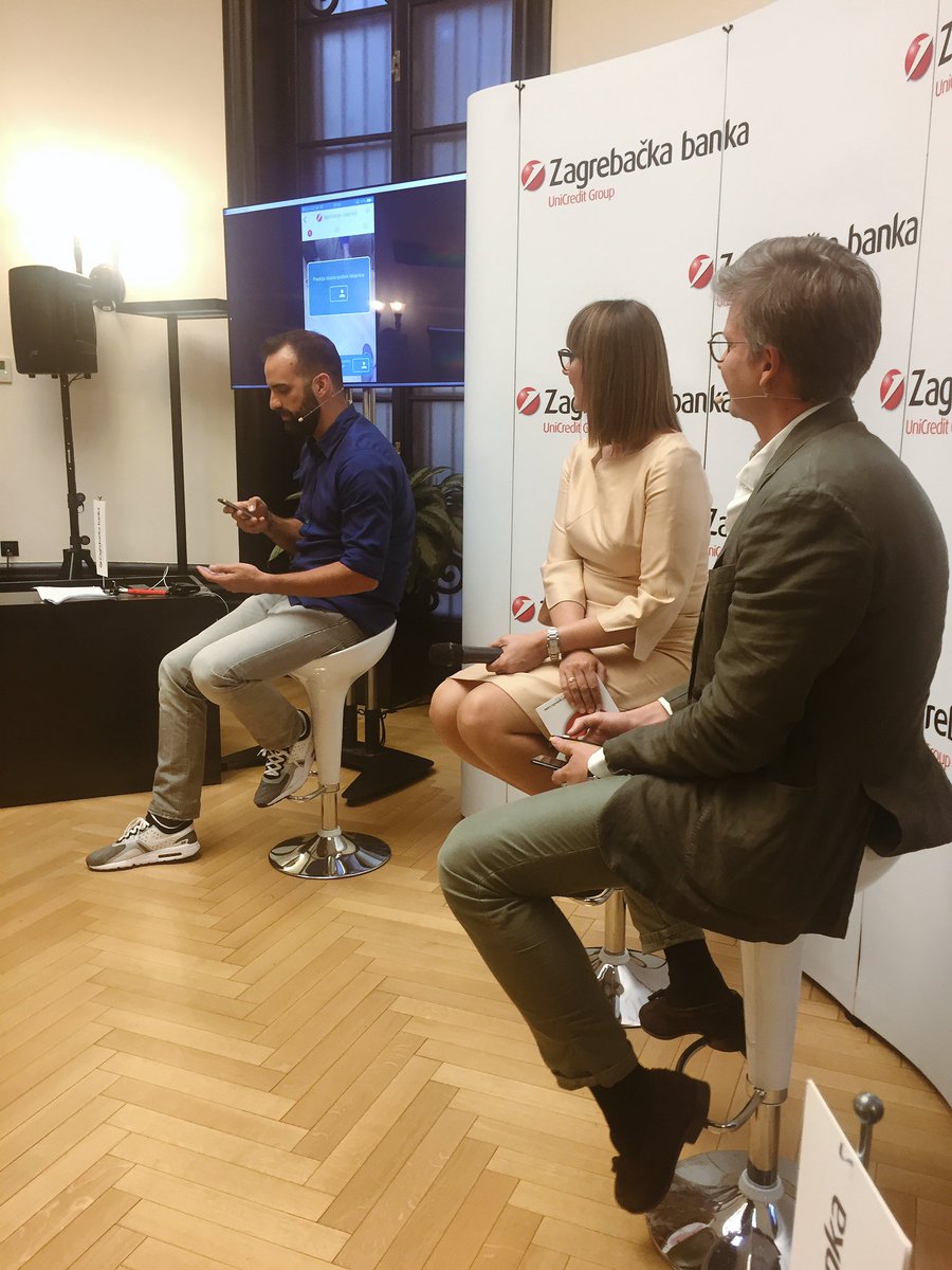 zabaINFO's tweet photo. Ivan Šarić upravo otvara račun u Zabi mobitelom 😊 https://t.co/BBnbeSMHtL