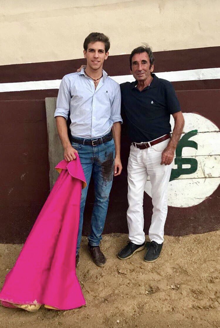 ginesmarin_info's tweet photo. Importante Jornada de Tentadero para Ginés Marín junto al MAESTRO Dámaso González.

#admiración #torero https://t.co/sUvXQDlBbJ
