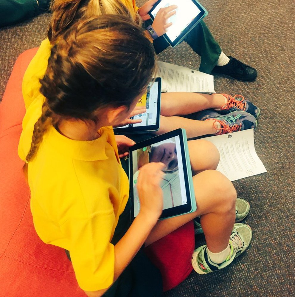 MeaganClarke82's tweet photo. Students loving #seesaw scavenger hunt to add to their digital portfolios! Great for differentiation #educhat #MinnaPS #TechTuesday https://t.co/V2QfxcFmLX