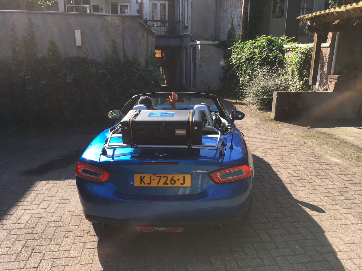 De Peli lichtgewicht koffer doet het goed op de #FiatSpider124 #peli <a href="/PelicanProducts/">Pelican Products</a>