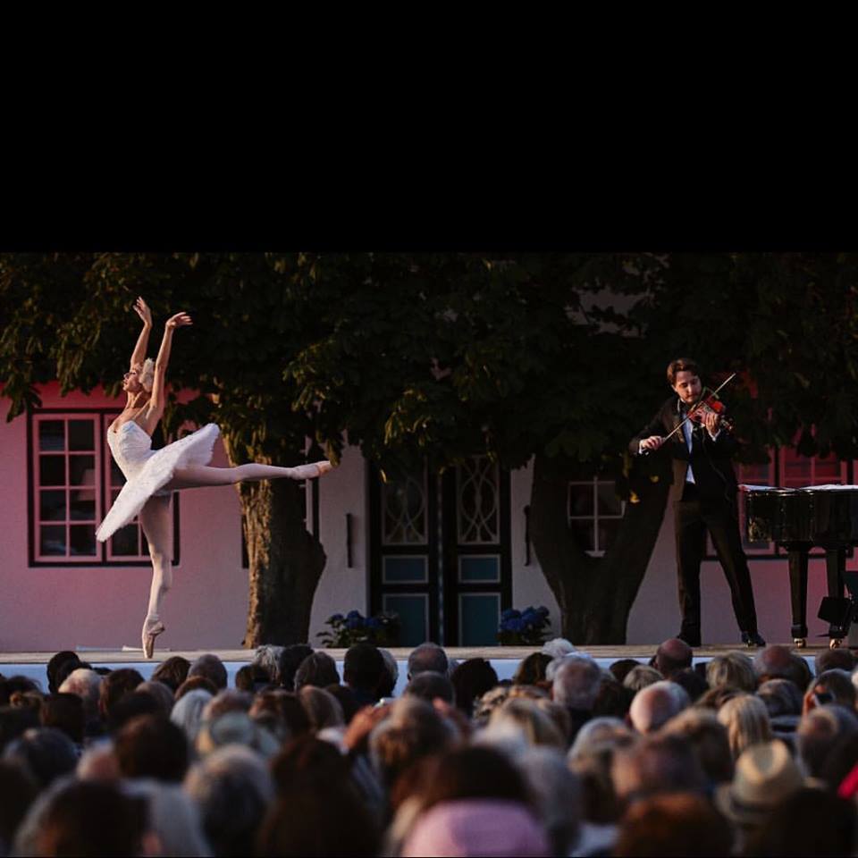 @verdensballetten is done 😊 With talented  🎻 @walentin_mckenzie  #openair #gala #ballet #primaballerina #ianasalenko #dyingswan #beauty❤️