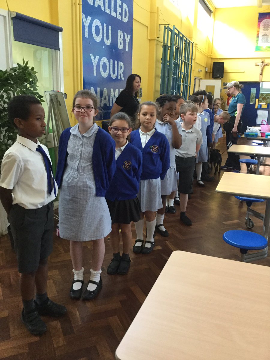 AbbeyPrimary's tweet image. We are ready to meet our reception buddy. #sharedlunch