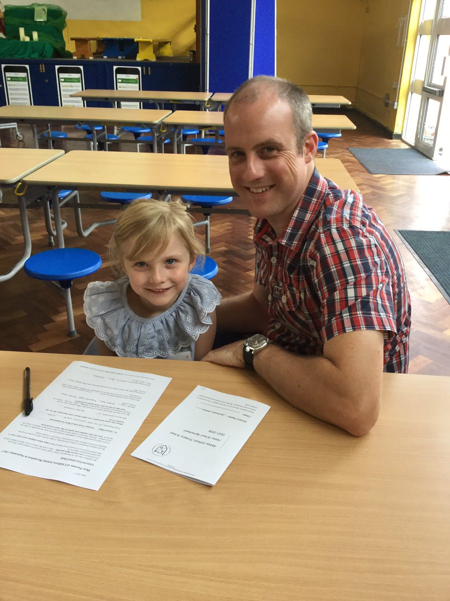 AbbeyPrimary's tweet image. Welcoming our new reception children to school. #sharedlunch