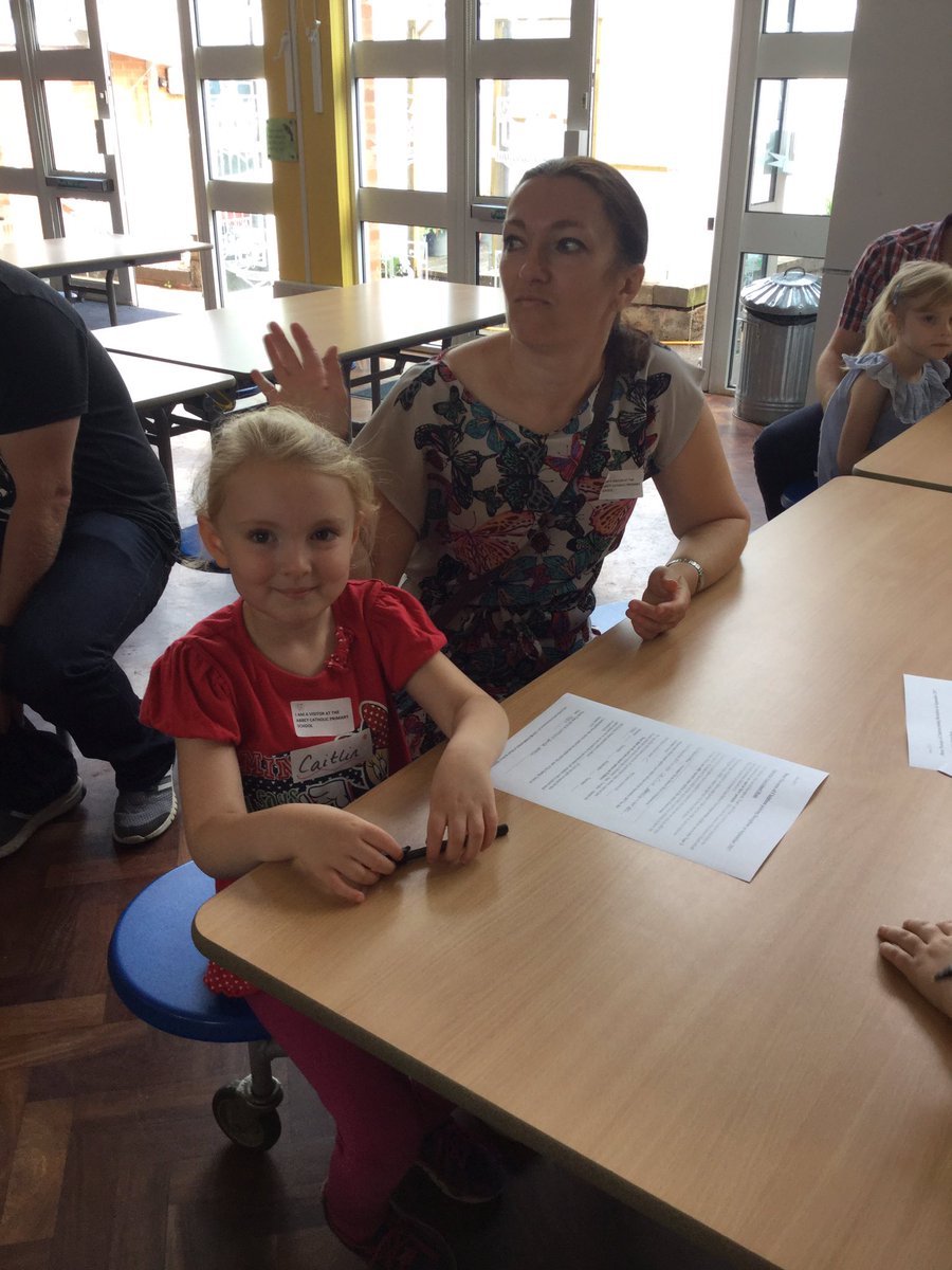 AbbeyPrimary's tweet image. Welcoming our new reception children to school. #sharedlunch