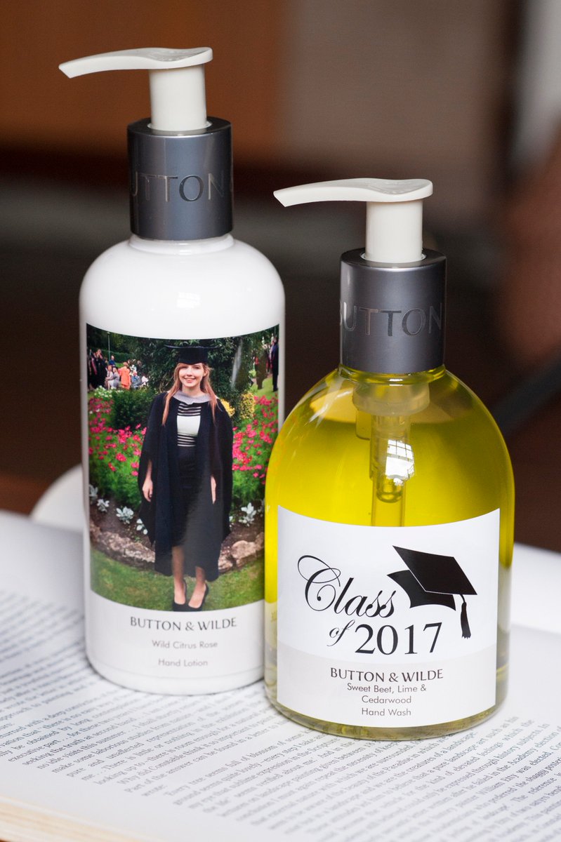buttonandwilde's tweet photo. Class of 2017. Be who you are. Do what you love. Go where your heart leads you. #graduation2017 👩‍🎓🎓 https://t.co/OiGANoH8mG