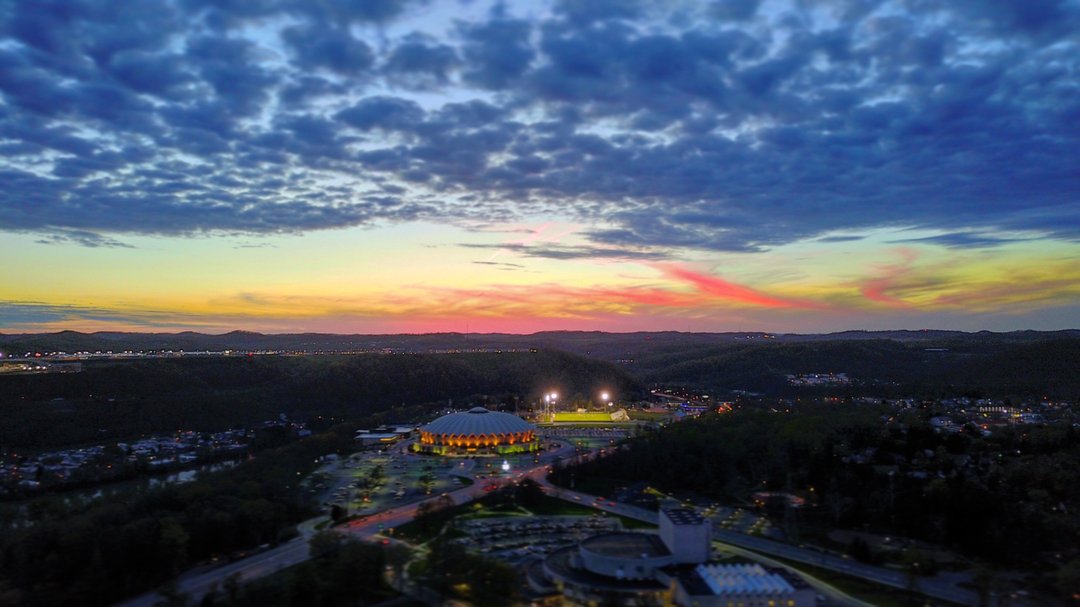 WestVirginiaU's tweet photo. Morgantown sunsets are something else 😍 https://t.co/uebtMnRh1X