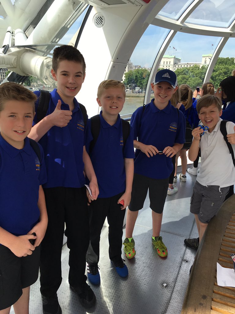 We are now on the London Eye! Shakes legs but lots of smiles. 🇬🇧💂🏼‍♀️