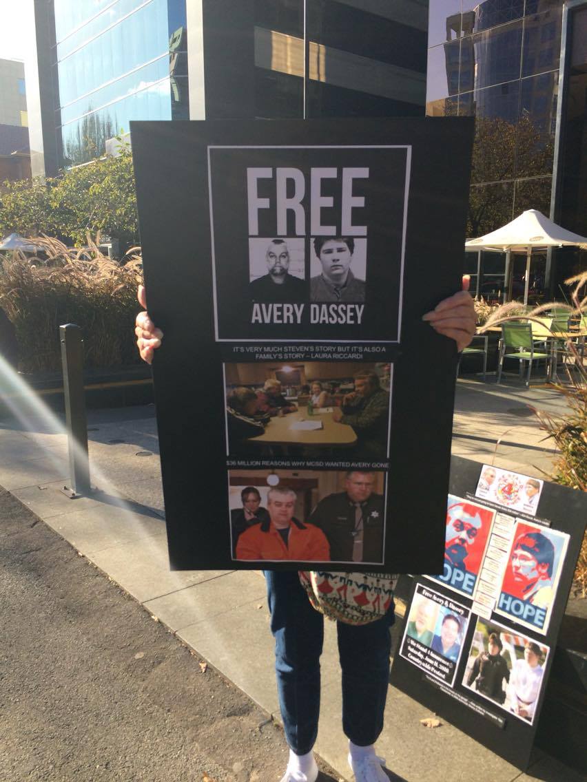 TracyKeogh2's tweet photo. @ZellnerLaw We All Live On Avery Road. Melbourne. Australia https://t.co/iP4JmM8RQm