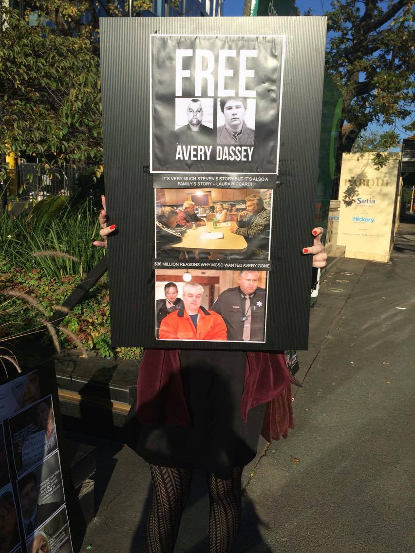 TracyKeogh2's tweet photo. @ZellnerLaw We All Live On Avery Road. Melbourne. Australia https://t.co/iP4JmM8RQm