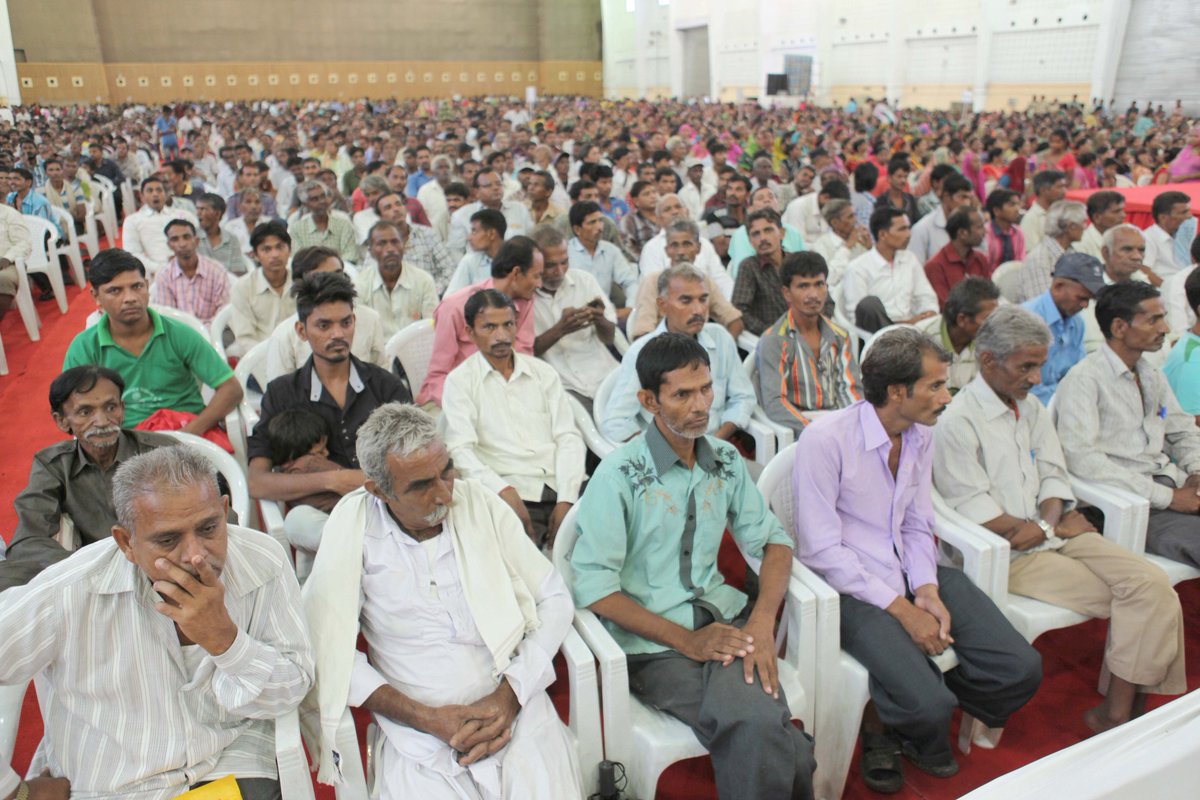 CMOGuj's tweet photo. Guj CM illustrated various other welfare schemes for construction workers implemented by Guj Govt while launching #ShramikAnnapurnaYojana https://t.co/Cr4efLagQf