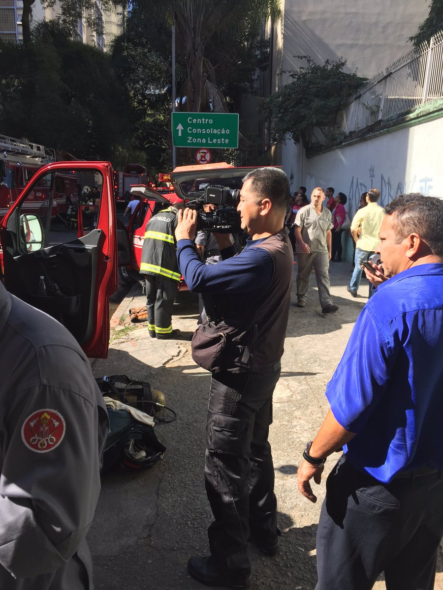 DovSmaletz's tweet photo. #BDSP Momento "tietagem" - Dov Smaletz com David Ikemura e seu fiel escudeiro(Incêndio em Santa Cecília-17/07/2017). Parabéns pelo trabalho https://t.co/cbIyMo32km