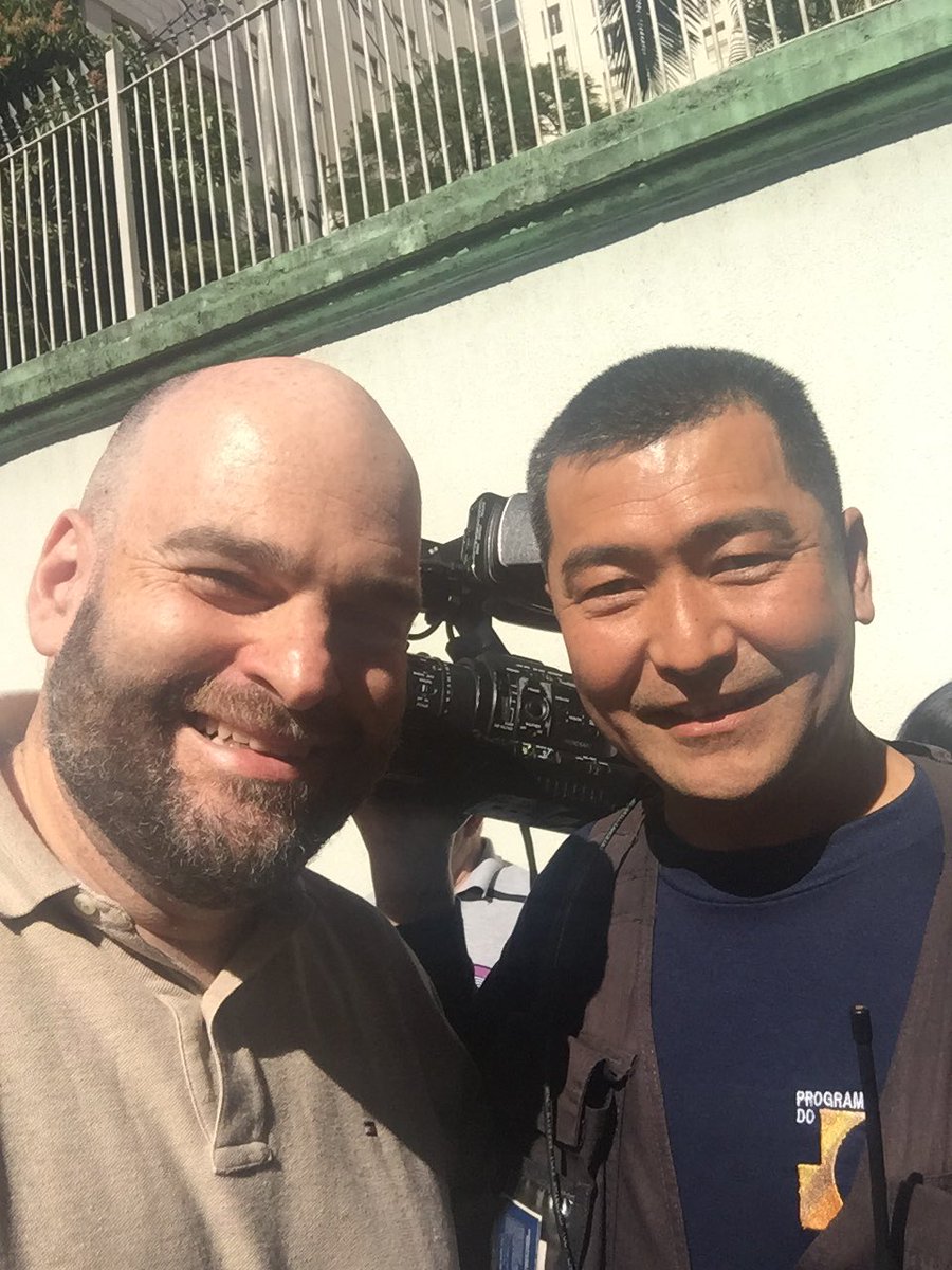 DovSmaletz's tweet photo. #BDSP Momento "tietagem" - Dov Smaletz com David Ikemura e seu fiel escudeiro(Incêndio em Santa Cecília-17/07/2017). Parabéns pelo trabalho https://t.co/cbIyMo32km