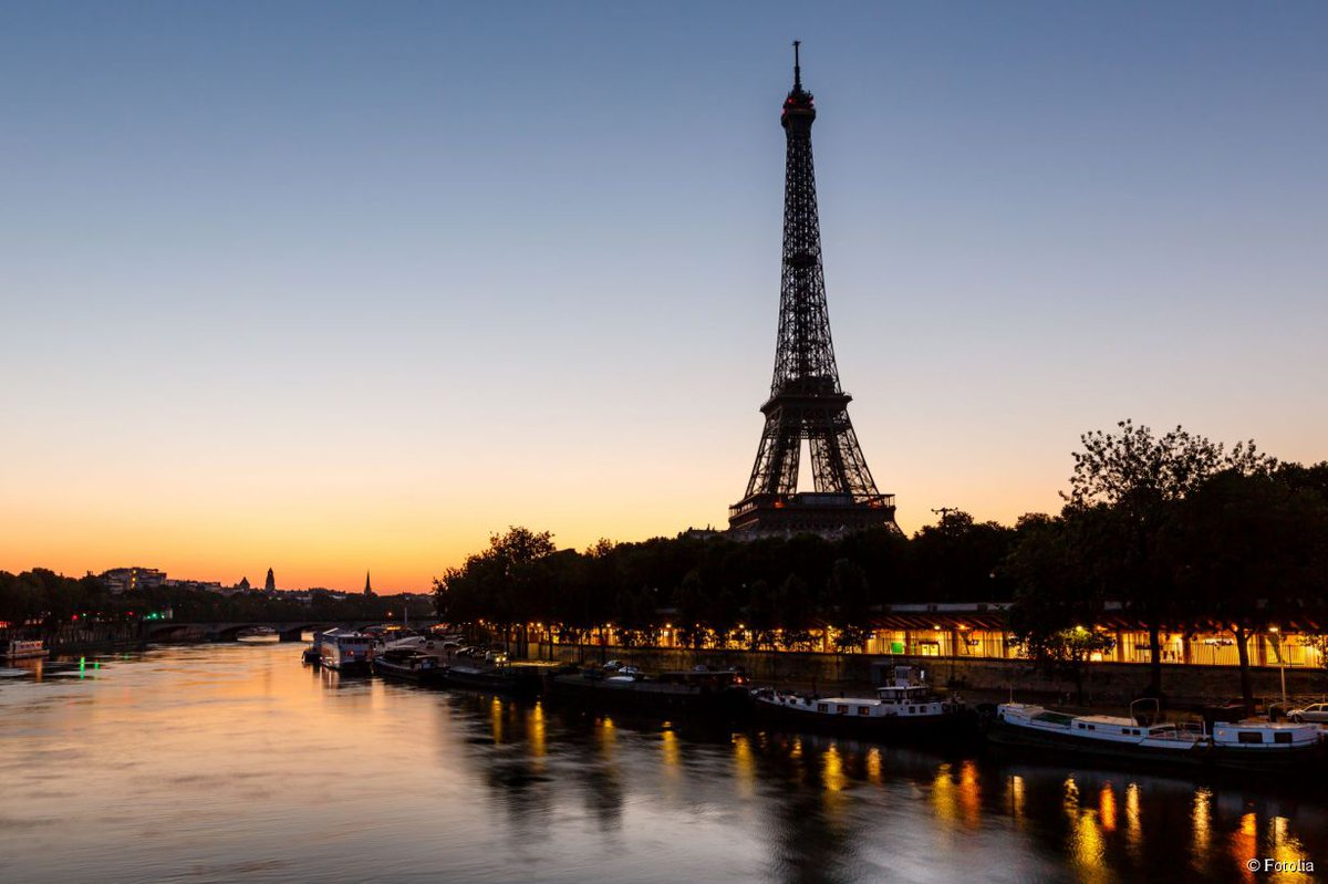 MurielChapuis's tweet photo. RV estival pour le @LeCercleAE qui invite, ce soir, ses membres à prendre de la hauteur avec un afterwork en omose avec @LaTourEiffel! https://t.co/vIKUFlgsG9