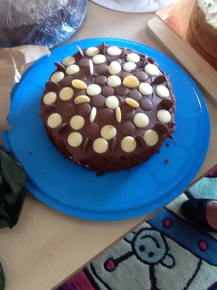 uptonclass2b's tweet photo. Look at all the delicious cakes we had for the bake off! https://t.co/lL7F30nPHG