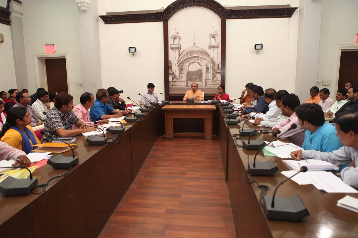 imBhupendrasinh's tweet photo. Today attended the meeting of C.R.C. and B.R.C. at Vadodara and gave necessary guidance to them. https://t.co/QsEeK4Bpbo