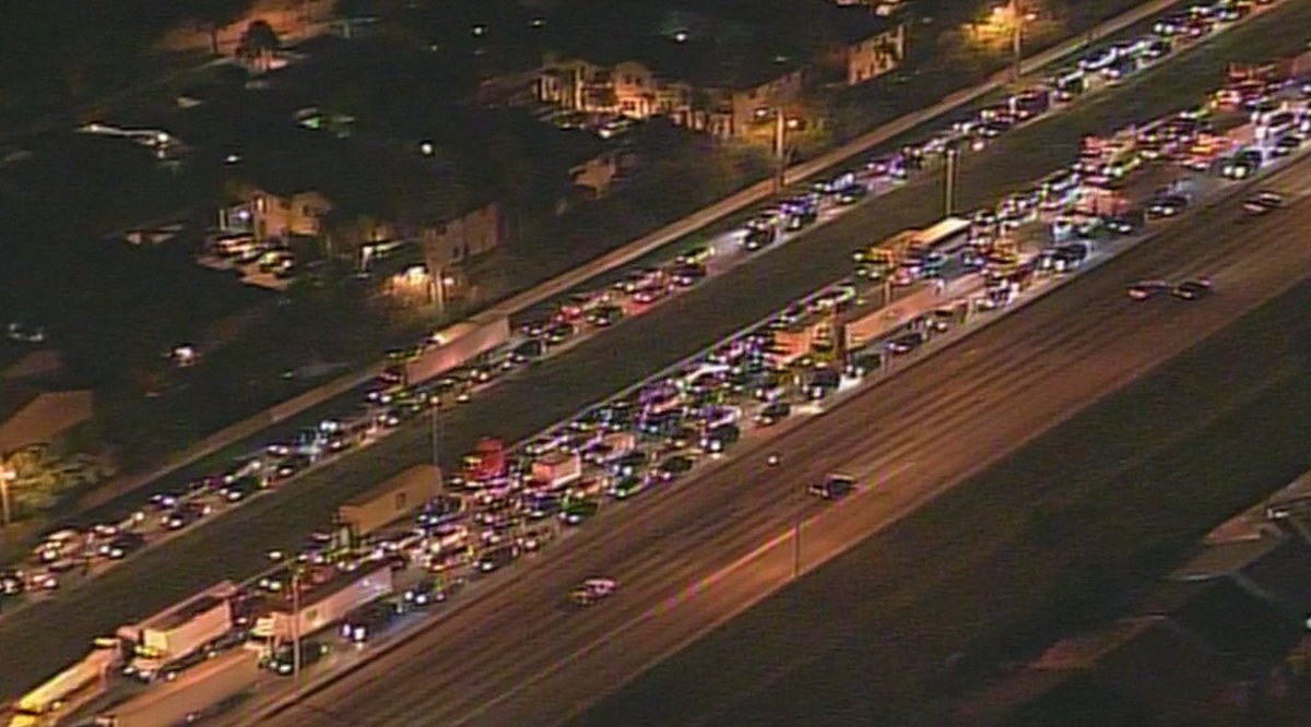 All lanes blocked on SR-826 EB at NW 67th Ave!! #trafficalert https://t.co/yRjIAPLIlR