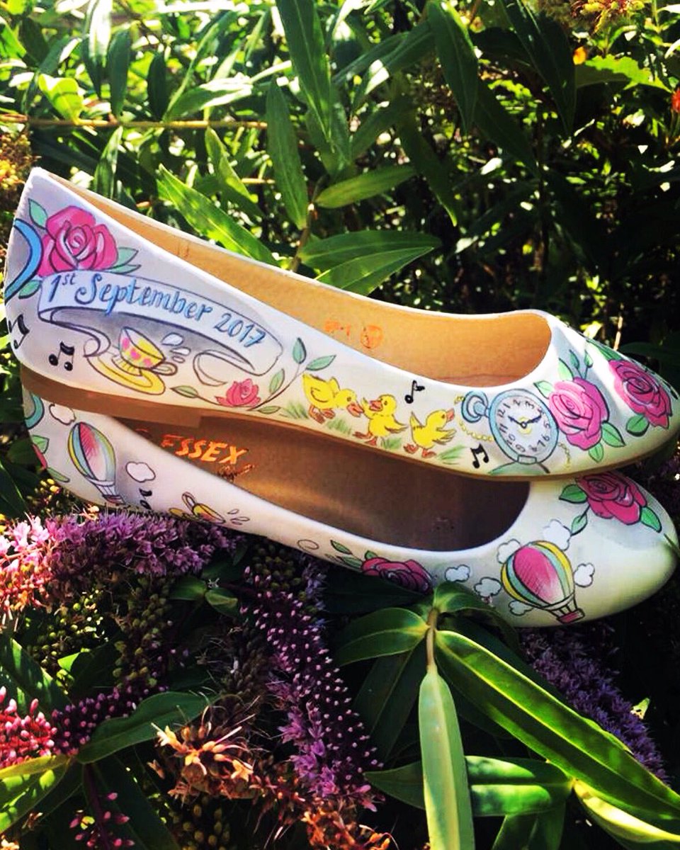 #wedding #bride #bridal #weddingshoes #paintedshoes #shoes #loveshoes 💕