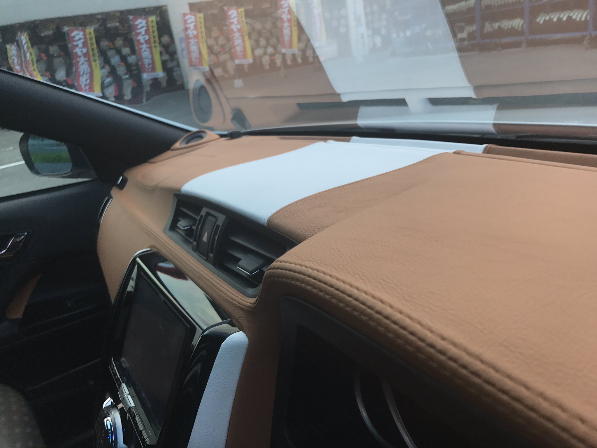 けんご 2クラウン リメイク内容 ダッシュボード張り替え キャメル ホワイト フロントコンソールパネル張り替え ホワイト 内装張り替え 黒田商会 T Co Gi0p86vucx Twitter