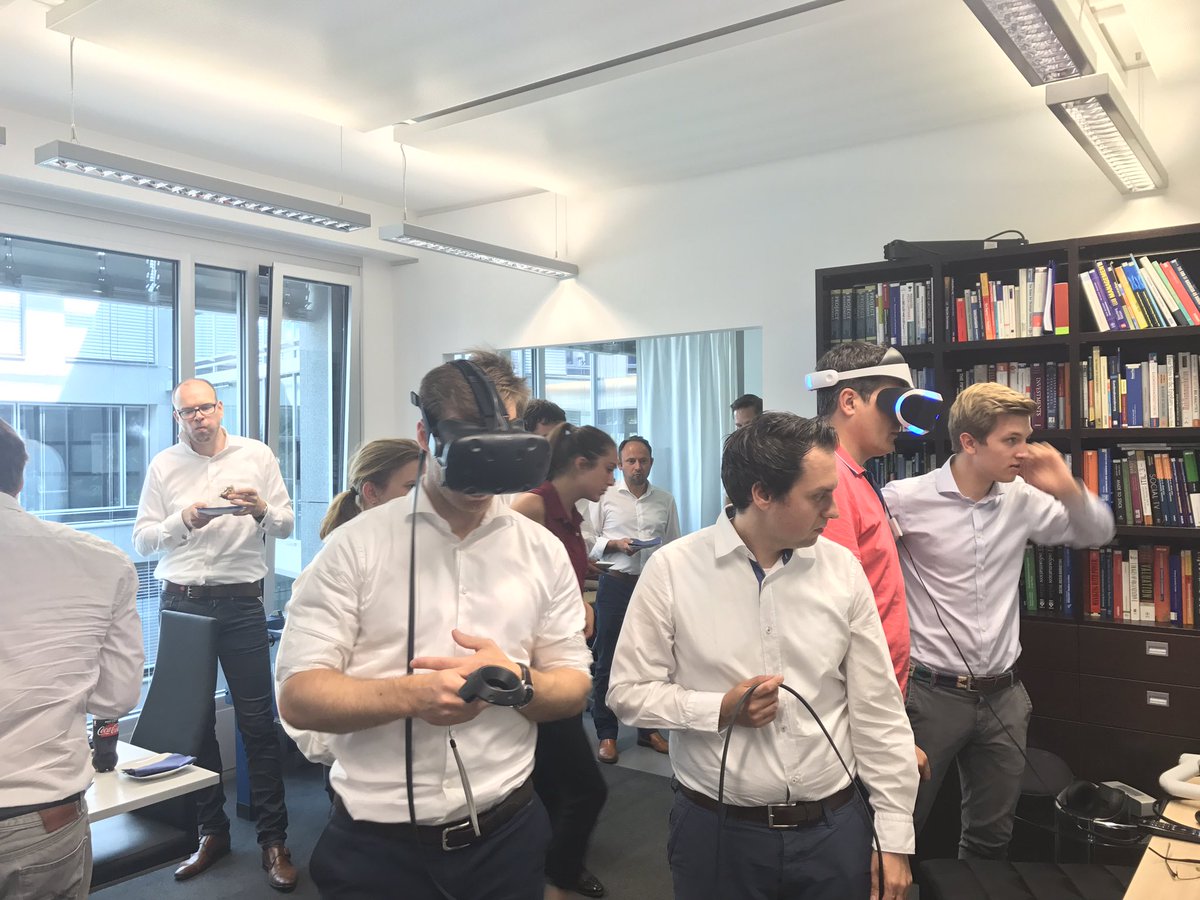 YourHomeKnowsIT's tweet photo. Live-Demo im Rahmen des Workshop zu #AugmentedReality und #VirtualReality mit @muecke_sturm https://t.co/j6wNdwORXn