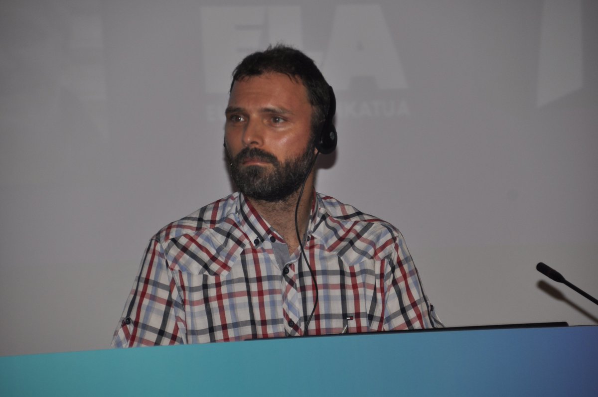 MRAFundazioa's tweet photo. Interesantísima conferencia de @tomkucharz "La UE es una maquinaria criminal dominada por tecnócratas" #CETA #TTIPez
https://t.co/emWTRGC50H https://t.co/W9nONJi3eJ