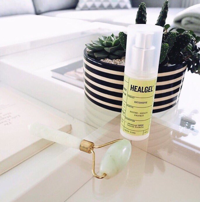 CapsuleComms's tweet photo. Repairing big weekend damage with this skincare power duo: @HEALGEL Intensive and jade roller 💚
📸: our very own @taynoelpearson https://t.co/TGzQ8scDG8