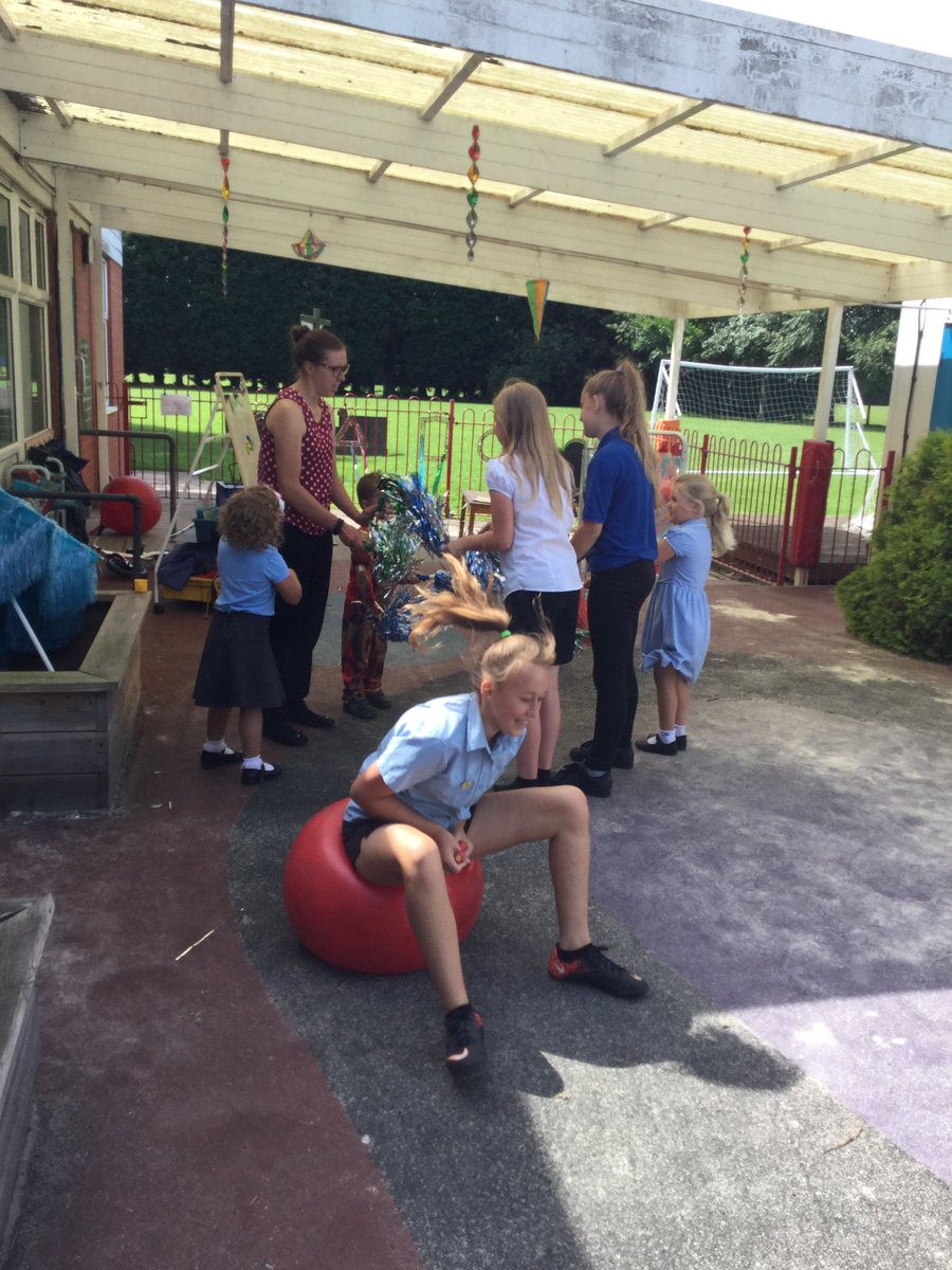 EYFS_LuddSchool's tweet photo. Year 6 visited us this morning...we have had lots of fun! @luddschool https://t.co/IFsJb9v27x