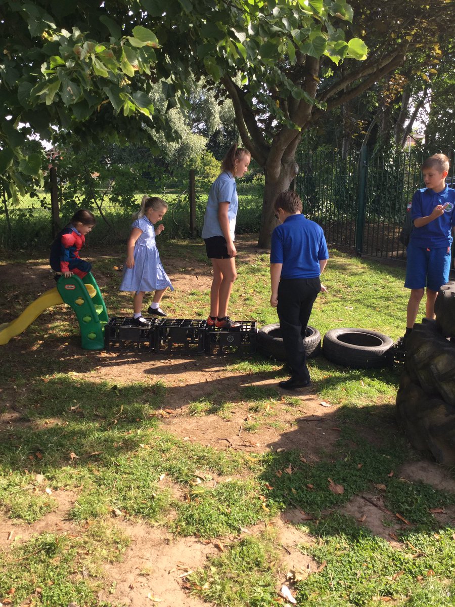 EYFS_LuddSchool's tweet photo. Year 6 visited us this morning...we have had lots of fun! @luddschool https://t.co/IFsJb9v27x