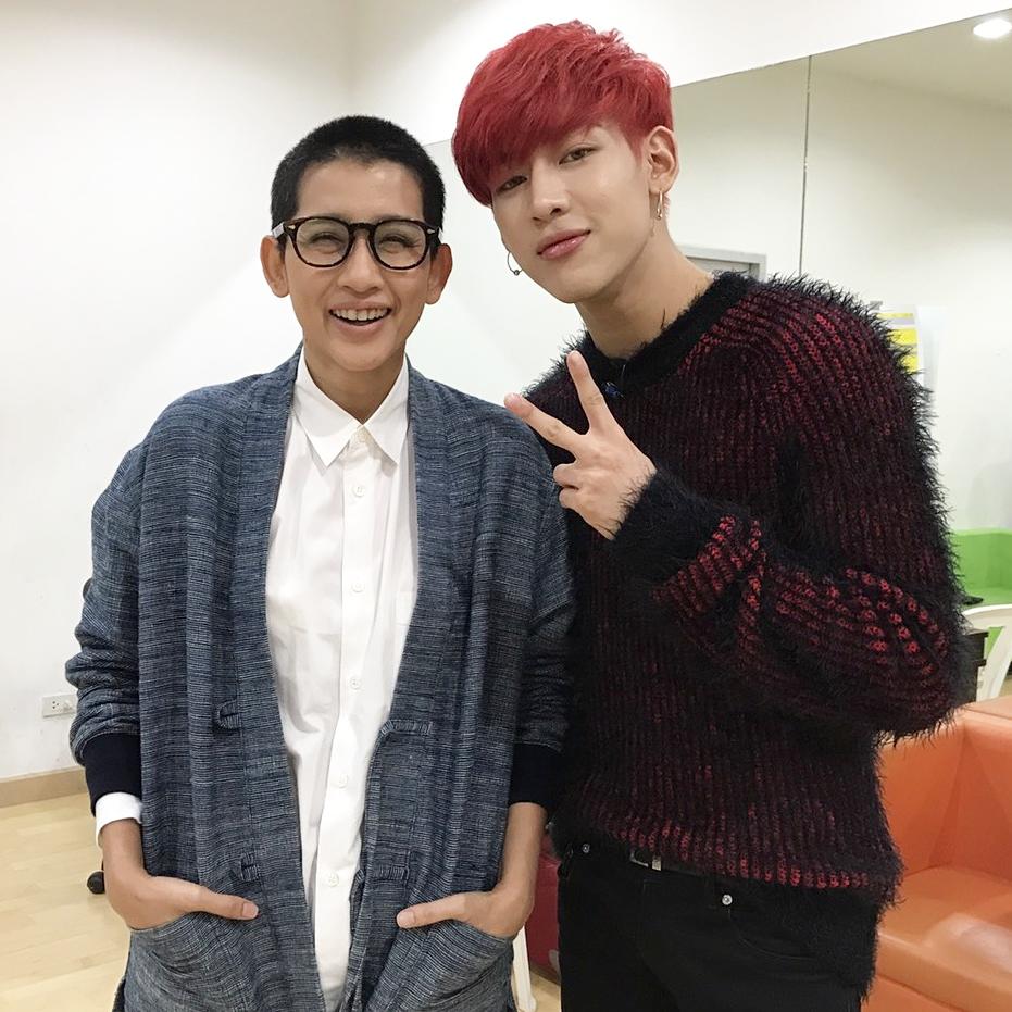 EFM_STATION's tweet photo. ให้ทายยย?? วัยนี้พี่อ้อมไปถ่ายรายการแล้วเจอใครมา! น้องน่ารักมากๆครับ #bambam #bambam1a #EFM1045  #เพลงเพราะอารมณ์ดี https://t.co/iKd5YEfvaH