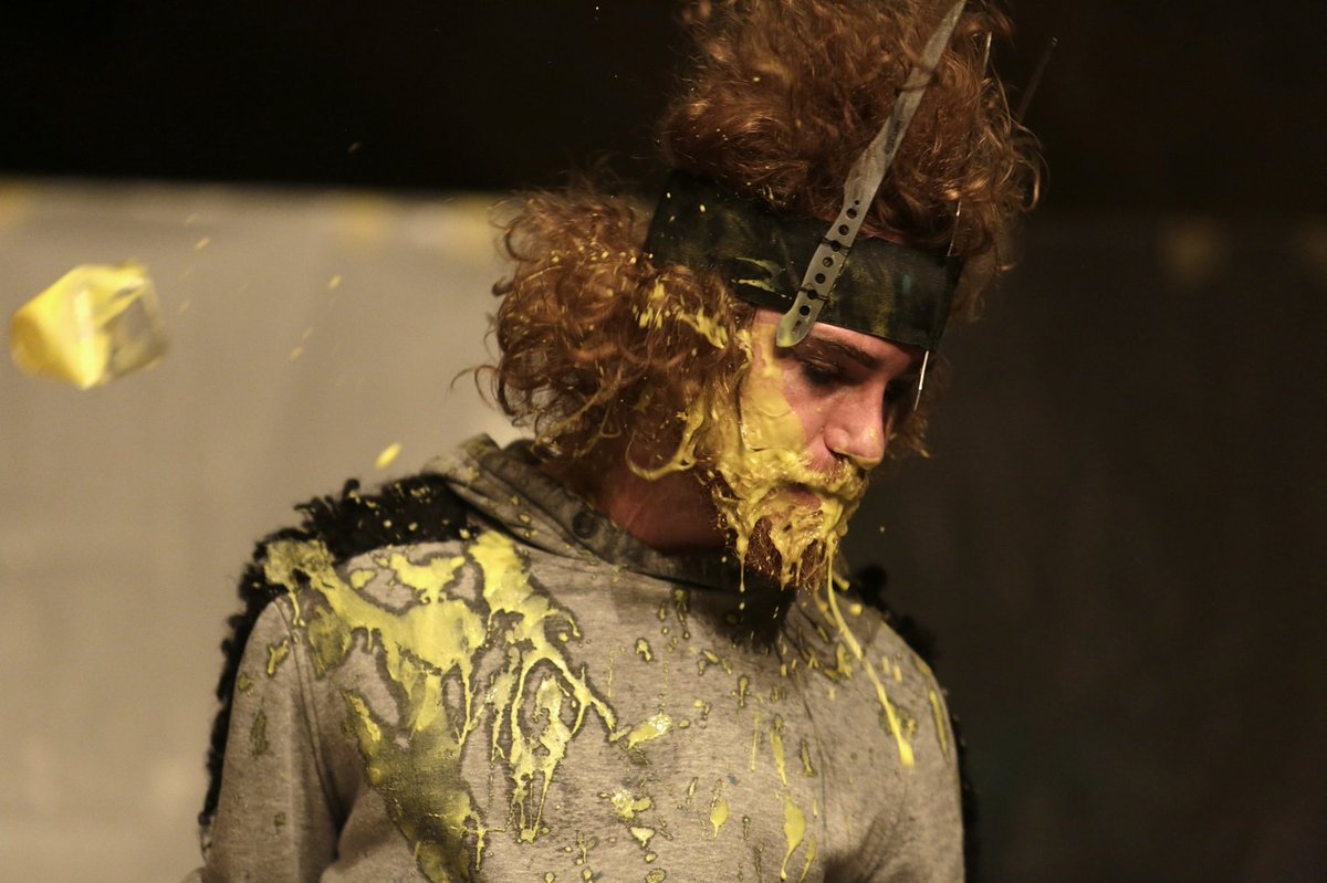 Empieza fuerte la V Edición de #clasicOFF con la fuerza y el desgarro de <a href="/YELLOWMacBeTH/">#333 YELLOW MacBeTH</a> Hoy a las 20:30h ÚLTIMA FUNCIÓN ¡No la dejes pasar!
