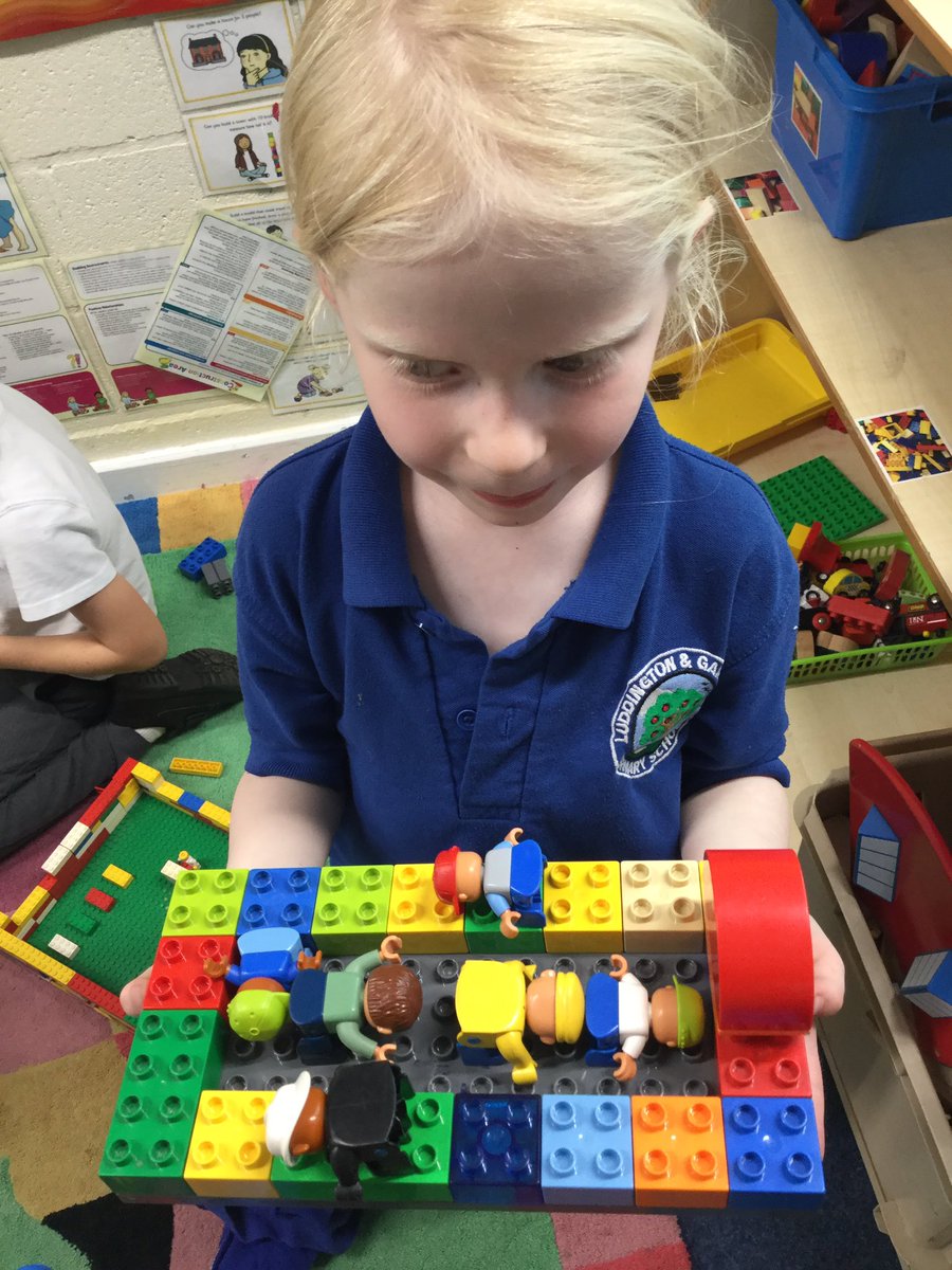 EYFS_LuddSchool's tweet photo. Building places of worship. #EYFS @luddschool https://t.co/OgqVOrd23w