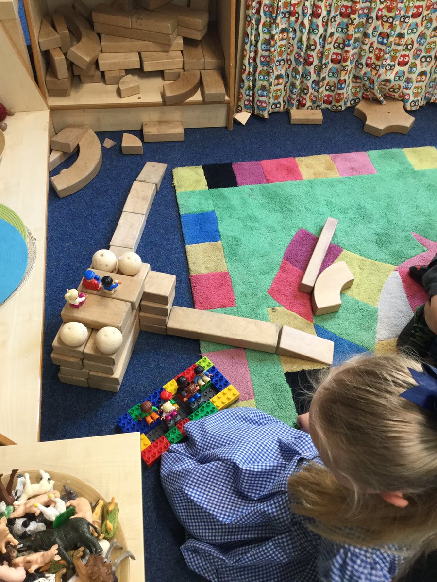 EYFS_LuddSchool's tweet photo. Building places of worship. #EYFS @luddschool https://t.co/OgqVOrd23w