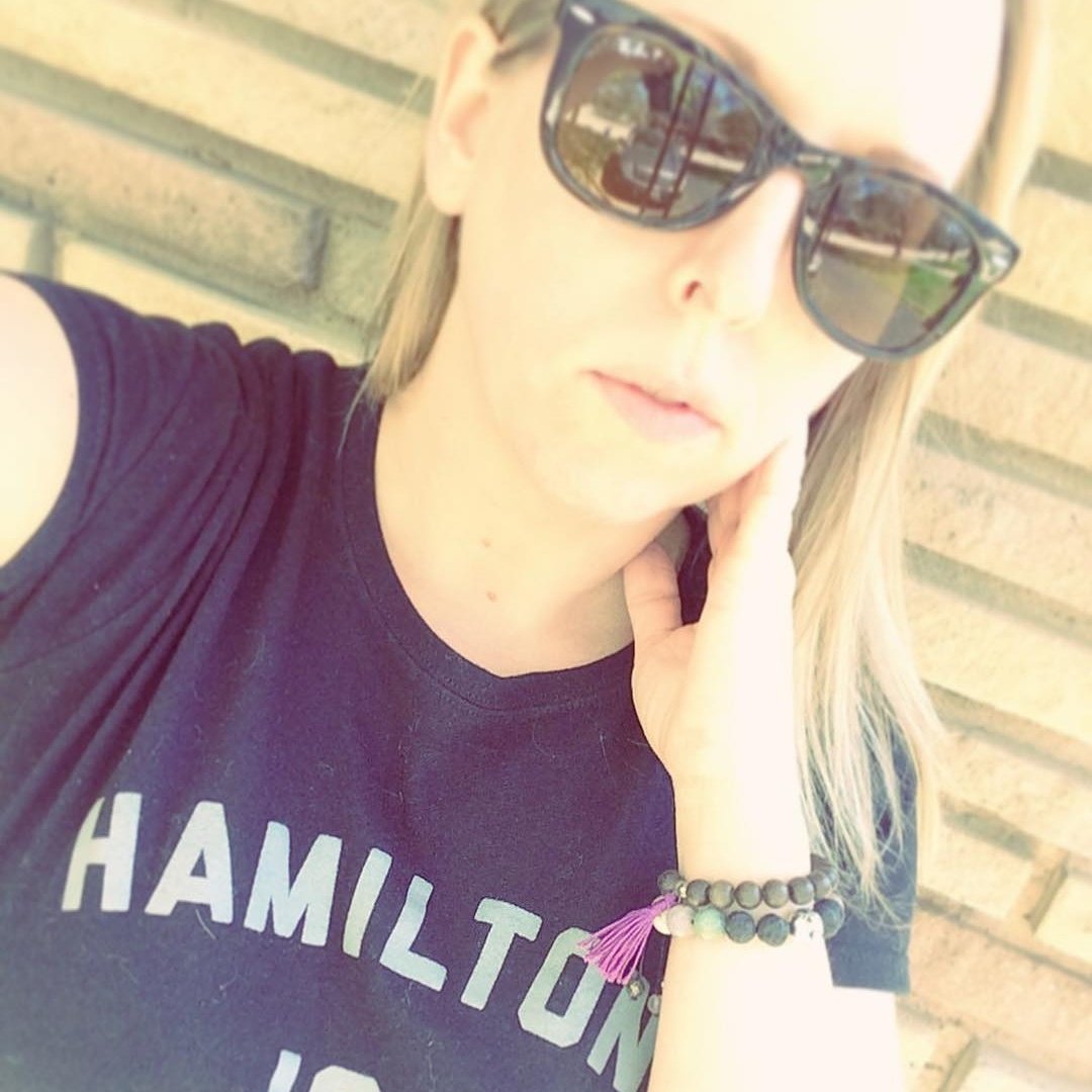 TRUEHAMILTONIAN's tweet photo. @threepeasdesignco - My favorite things to start my week...☀️😎📍
#ThreePeas #diffuserbracelet #truehamiltonian #raybans #beproudofyourcity https://t.co/vOycStipBK