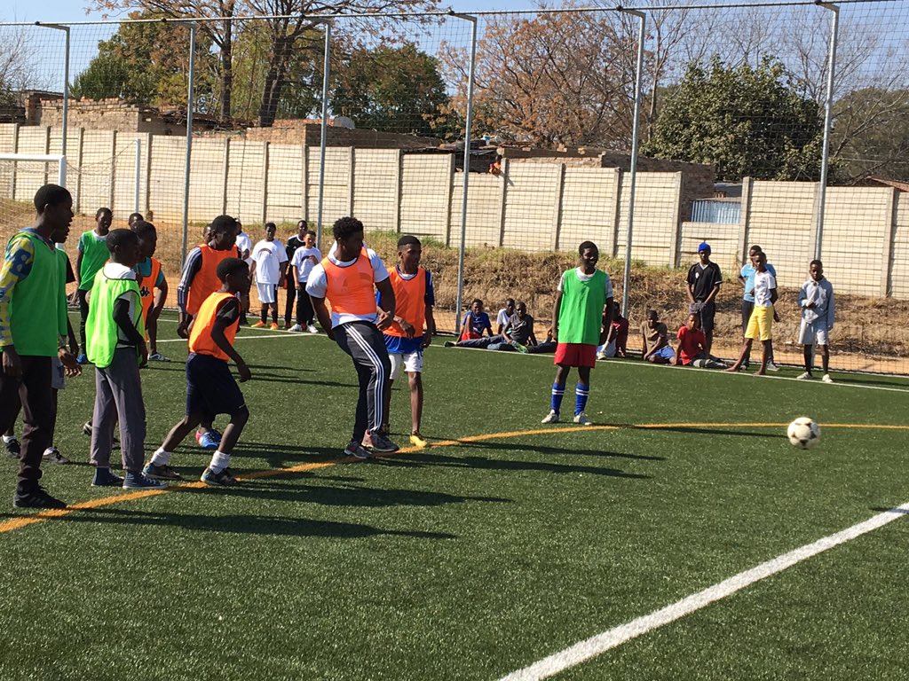 ARProject's tweet photo. 450 kids played w/pro players @Journey4Change #MandelaDay soccer match! Thank you legends! #SouthAfrica #CapPrep #67Minutes @DrStevePerry https://t.co/1gCWHyDGwc