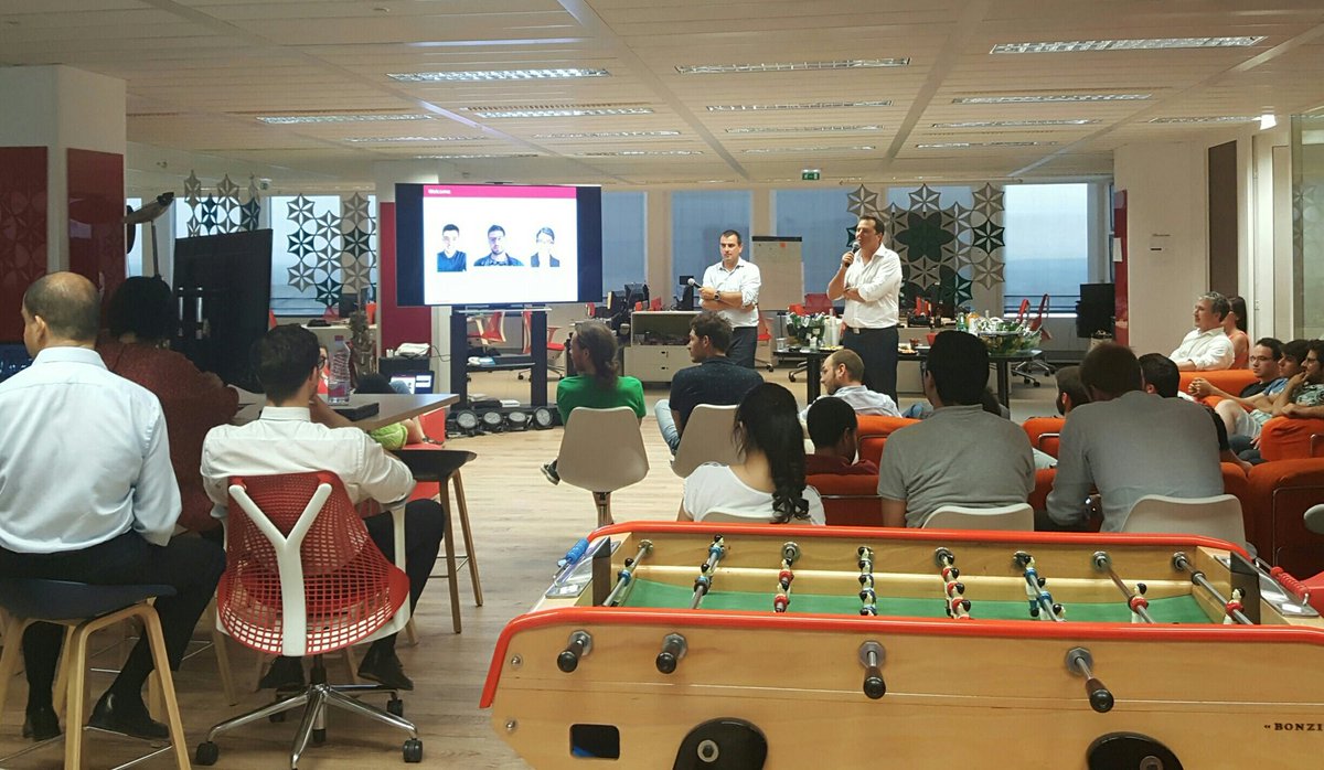 linagora's tweet photo. Dernier point collab avant les grandes vacances. En direct avec @LinViet @LinTounsi @Linagora_Canada @Linagora_region #TeamLinagora https://t.co/HXum1PdDe0