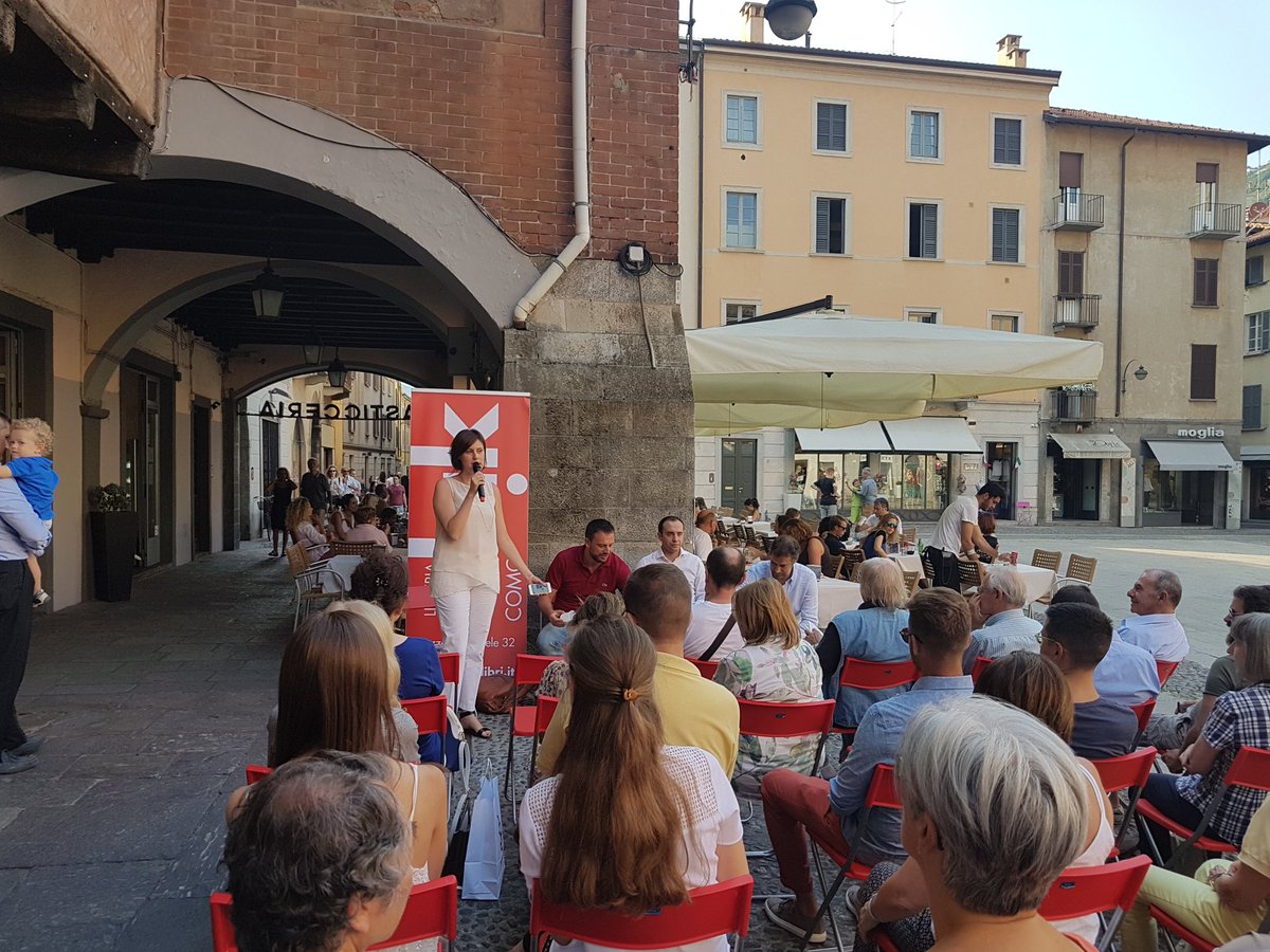 edoardopivanti's tweet photo. #disinformazia alla #ubikcomo con @fnicodemo @bragachiara @AlbertoGalimb @chedisagio "relazioni umane da relazioni digitali" https://t.co/uZ6I5cUTab