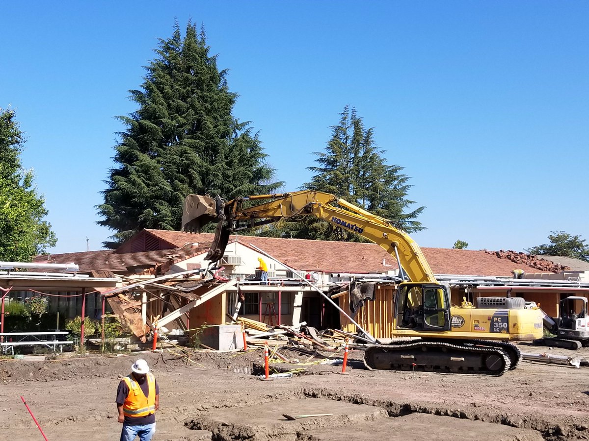 SunnyvaleSD's tweet photo. Check out the ongoing demolition progress at Bishop Elementary! #2013Bond #BuildSSD #NewBobcatDen https://t.co/nIyTehTJFG