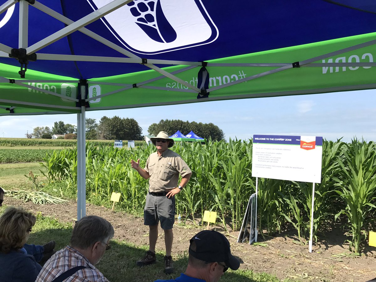 AgriBlogger's tweet photo. Daren Bohannan getting all #CornInTheUSA on us at #BayerShowcase https://t.co/YMN1uKEIMX