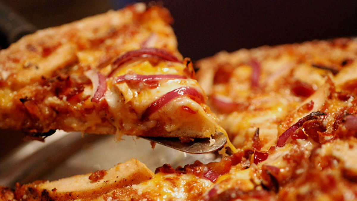 Pizzatons's tweet photo. ¿Te gusta? Pídela a los siguientes números: 0212-9784759 | 8851448; te la hacemos llegar estés donde estés.
#pizzatons #conelmejorsabor https://t.co/7Z2ANxDATl