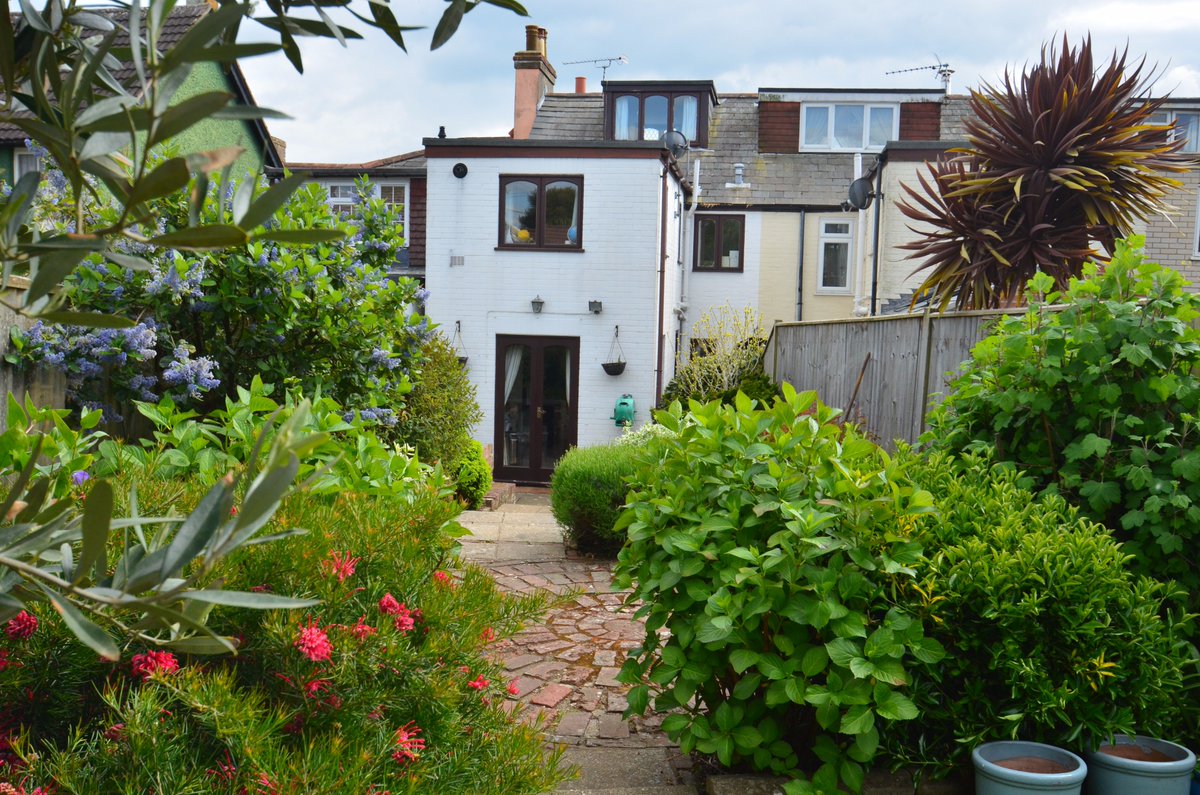 Denisons's tweet photo. Milford on Sea - 4 Bedroom Cottage - £425,000
A charming four bedroom cottage situated in the heart of the village.
https://t.co/r874JaFgKU https://t.co/JnjABTy6dn