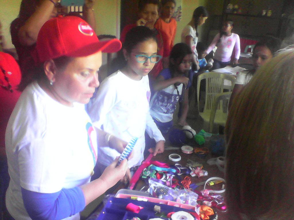 yaritzadelta's tweet photo. Visita de la máxima mandataria @GobLizeta  a las instalaciones de Iremujer  rodeada de nuestros niños y niñas participantes de los cursos https://t.co/pE1CfkrqMR