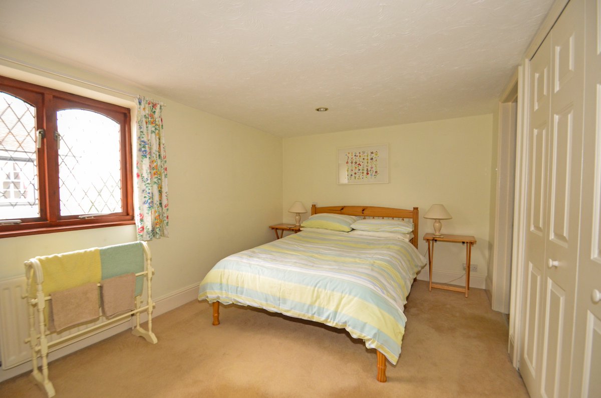 Denisons's tweet photo. Milford on Sea - 4 Bedroom Cottage - £425,000
A charming four bedroom cottage situated in the heart of the village.
https://t.co/r874JaFgKU https://t.co/JnjABTy6dn