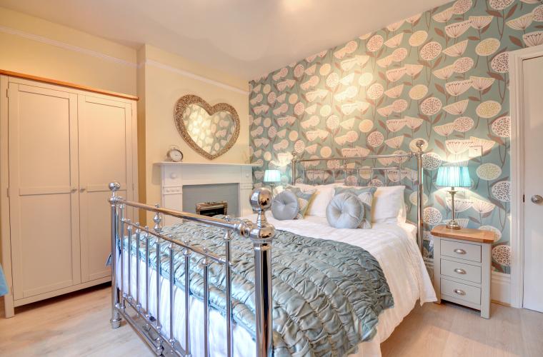 redrosecottages's tweet photo. We're loving our fabulous new property Silverwood Apartment, the perfect central #Whitby escape for two!  https://t.co/mRnhLGyB7X 💕 https://t.co/ilgJVUVLtd