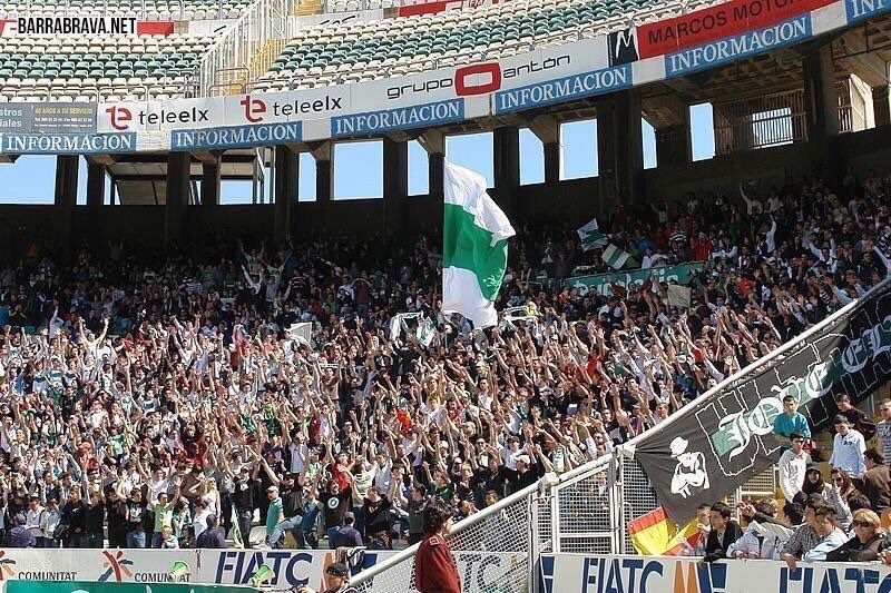 TodoElcheCF_'s tweet photo. @JoveElx82 @NovedadesECF @PISSONET @BBarrileras15 @regeneracionECF @SomosDPrimera @albacar_21 @franjiverdes @JoseMaruenda @jorgeperezc85 @xeroni34 El club ha dado hoy el OK a la nueva 'Grada Fondo Sur 1923' donde estarán peñas y cualquier aficionado que lo desee. Precios muy económicos! https://t.co/8u8MPgJC0b